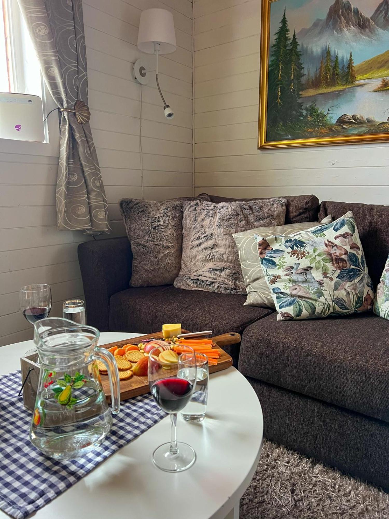 Feriehus Senja - Charming By The Sea With Terrace And Fantastic View
