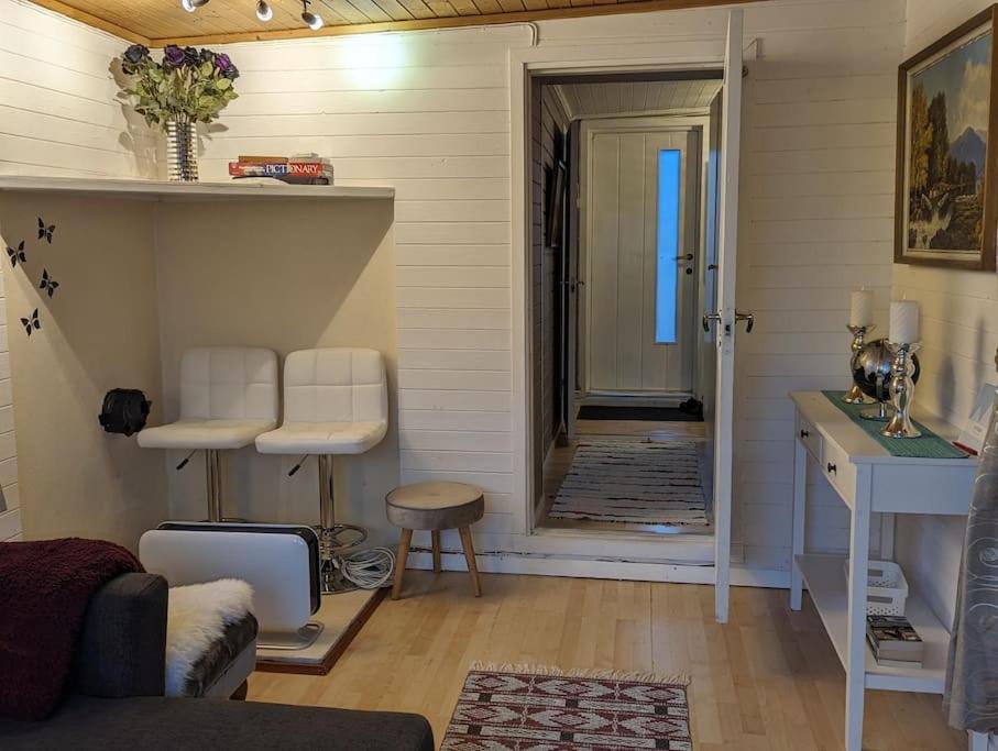 Senja - Charming By The Sea With Terrace And Fantastic View Finnsnes