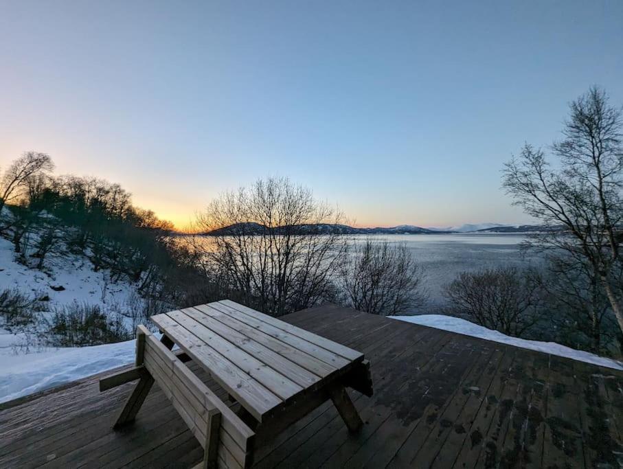 Feriehus Senja - Charming By The Sea With Terrace And Fantastic View Finnsnes