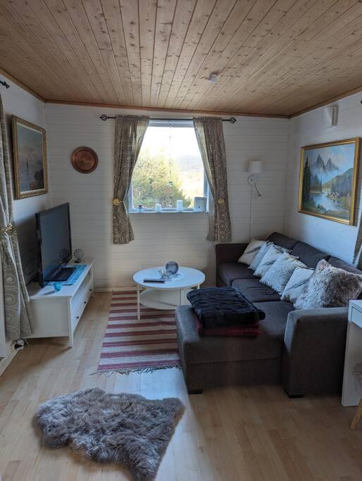 Senja - Charming By The Sea With Terrace And Fantastic View Finnsnes