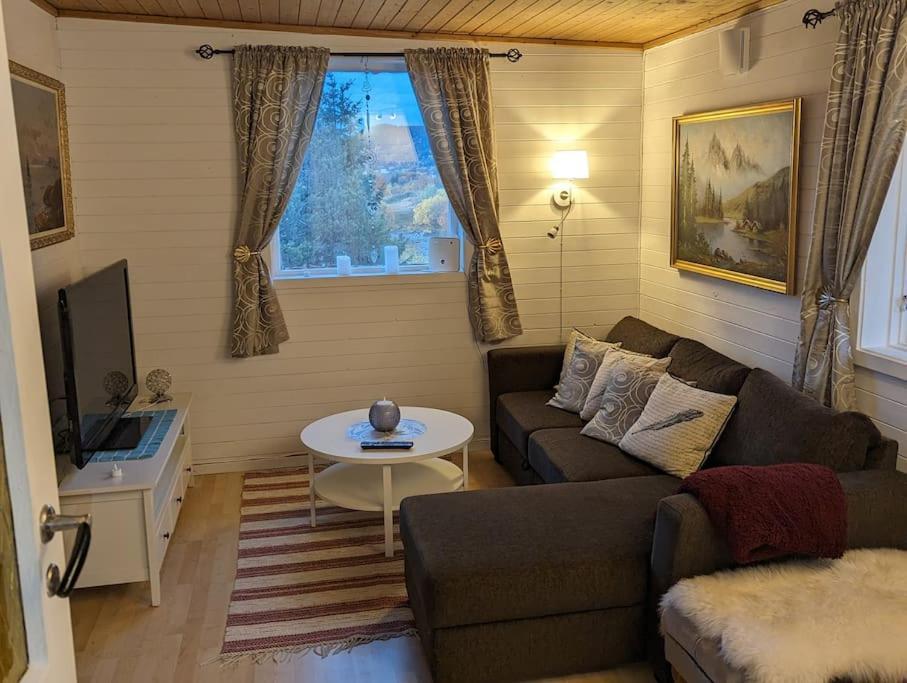 Feriehus Senja - Charming By The Sea With Terrace And Fantastic View *