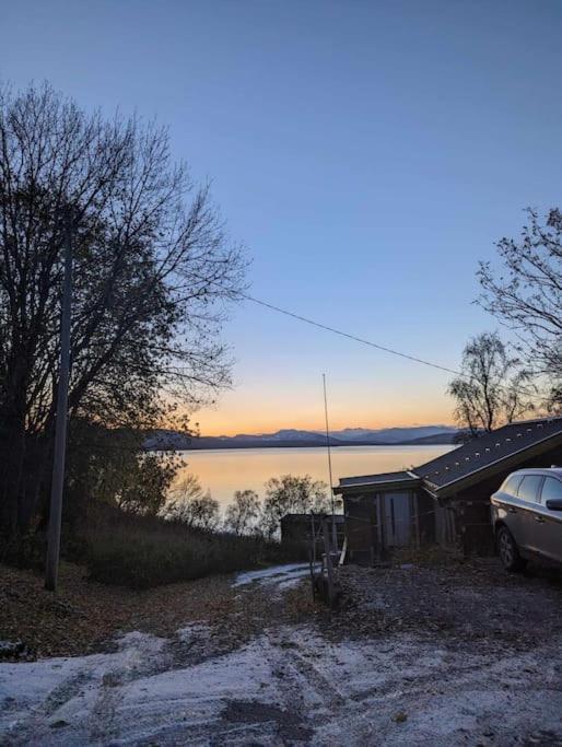 Feriehus Senja - Charming By The Sea With Terrace And Fantastic View Finnsnes