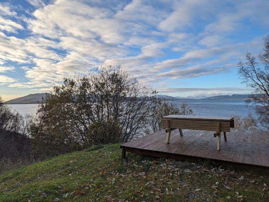 Feriehus Senja - Charming By The Sea With Terrace And Fantastic View Finnsnes