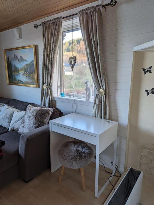 Senja - Charming By The Sea With Terrace And Fantastic View Finnsnes