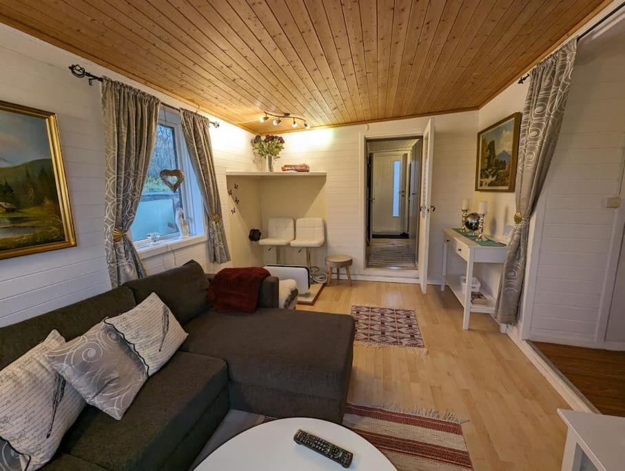 Feriehus Senja - Charming By The Sea With Terrace And Fantastic View *