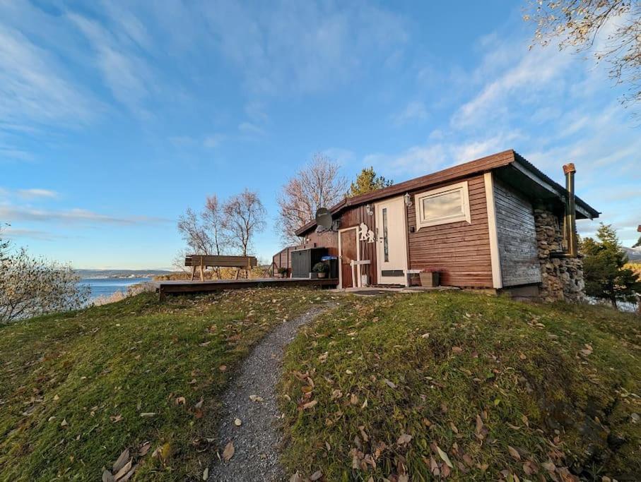 Feriehus Senja - Charming By The Sea With Terrace And Fantastic View Finnsnes