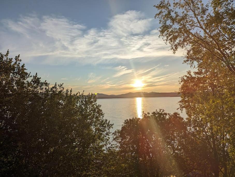 Feriehus Senja - Charming By The Sea With Terrace And Fantastic View *